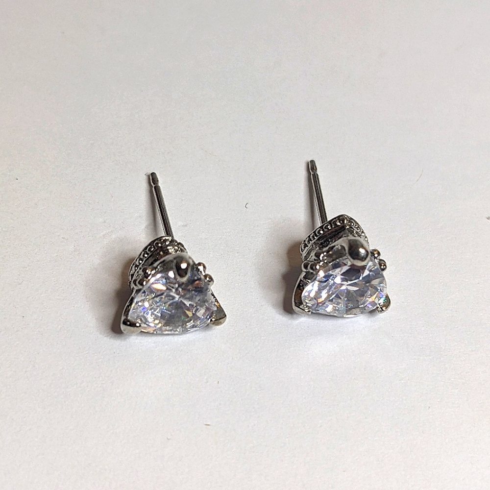 SWAROVSI EARRINGS *Swarovski Silver Heart Crystal Earrings